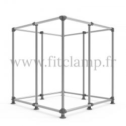 Stand-Display-Würfel für Plane in Rohrstruktur.