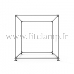 Stand-Display-Würfel für Plane in Rohrstruktur.