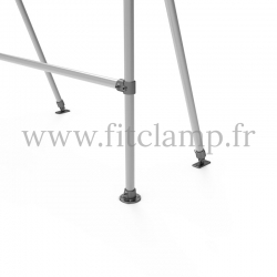 Fixed display frame for tension banner on aluminium tubular structure. Foot detail. With reinforcement.