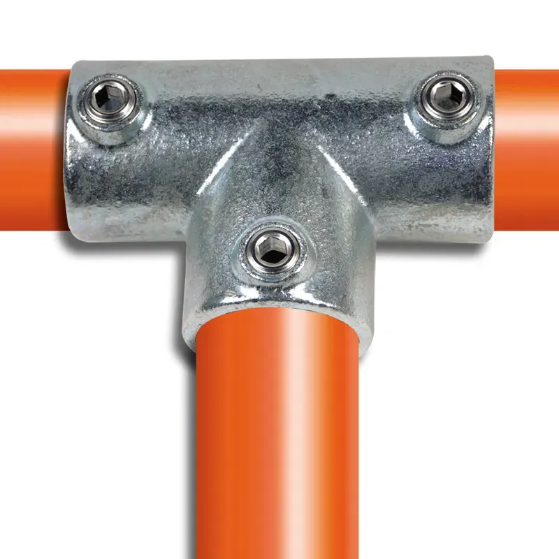 Raccord tubulaire T long (104) pour un assemblage tubulaire sans soudure. FiClamp