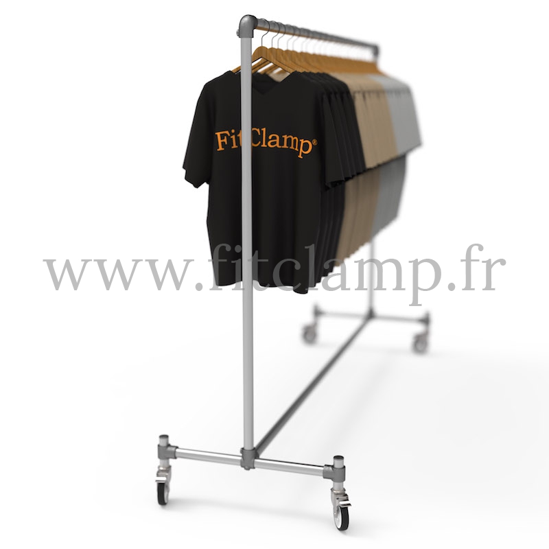 Porte-vêtements simple en structure tubulaire. Idéal pour votre agencement de magasin. En situation. FitClamp