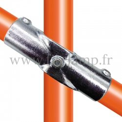 Conector tubular 126: Cruz inclinada compatible con 3 tubos para montaje tubular. Con doble protección de galvanizado. FitClamp.