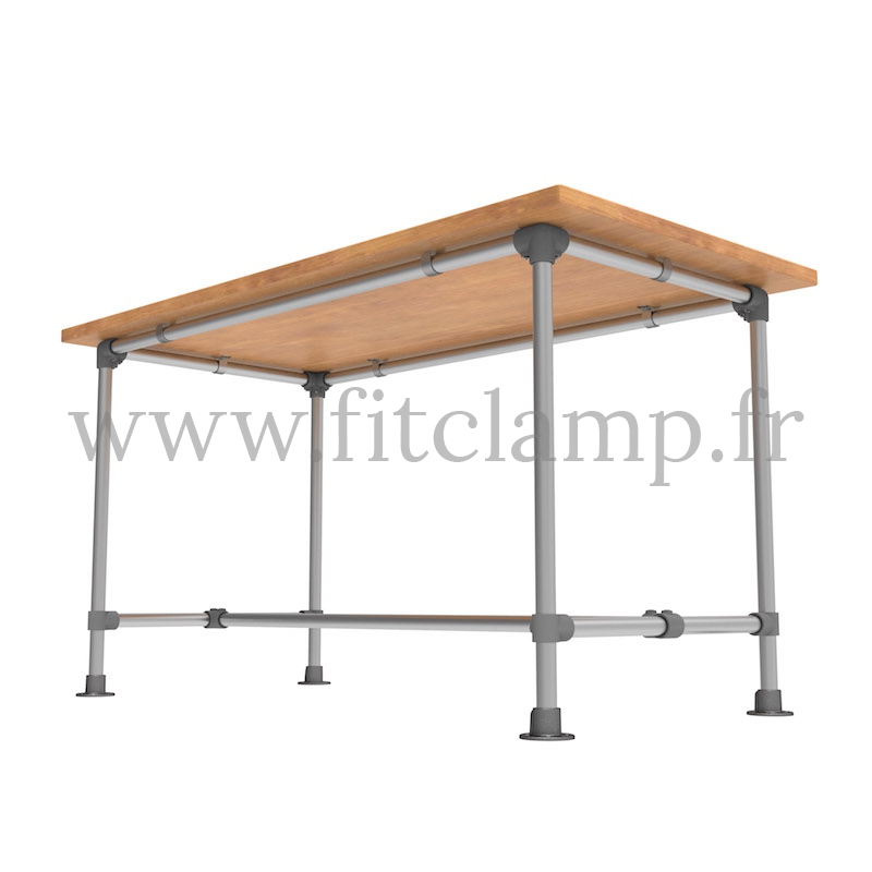 Table renforcée en structure tubulaire D48 en acier galvanisé. FitClamp