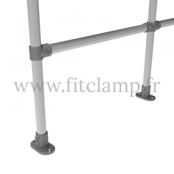 Barrière C42 droite en structure tubulaire en acier galvanisé - Simple. Piètement raccord tubulaire platine. FitClamp